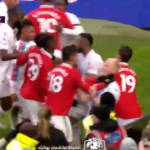 Casemiro piros lapot kapott miután megfojtogatta ellenfelét –  VIDEÓ