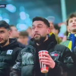 Füvet szívott egy szurkoló a Leverkusen meccsén, így reagált mikor meglátta magát a kijelzőn –  VIDEÓ